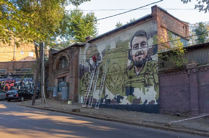 Мурал у провулку Класичному в Харкові