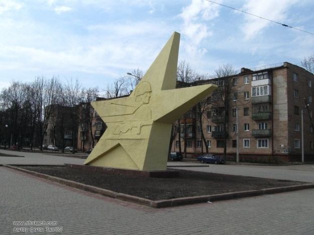 Пам'ятник радянській зірці в Харкові