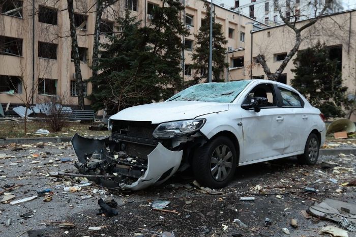 Повреждены дом и авто