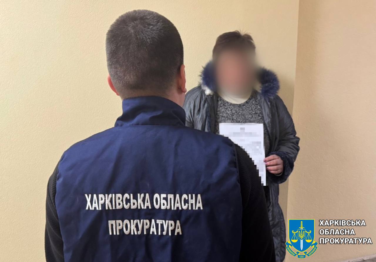 Працівник прокуратури та затримана