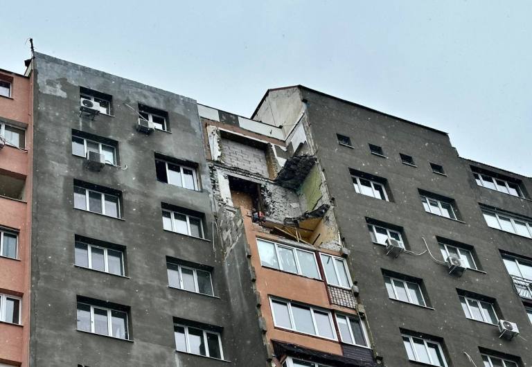 пошкоджена багатоповерхівка