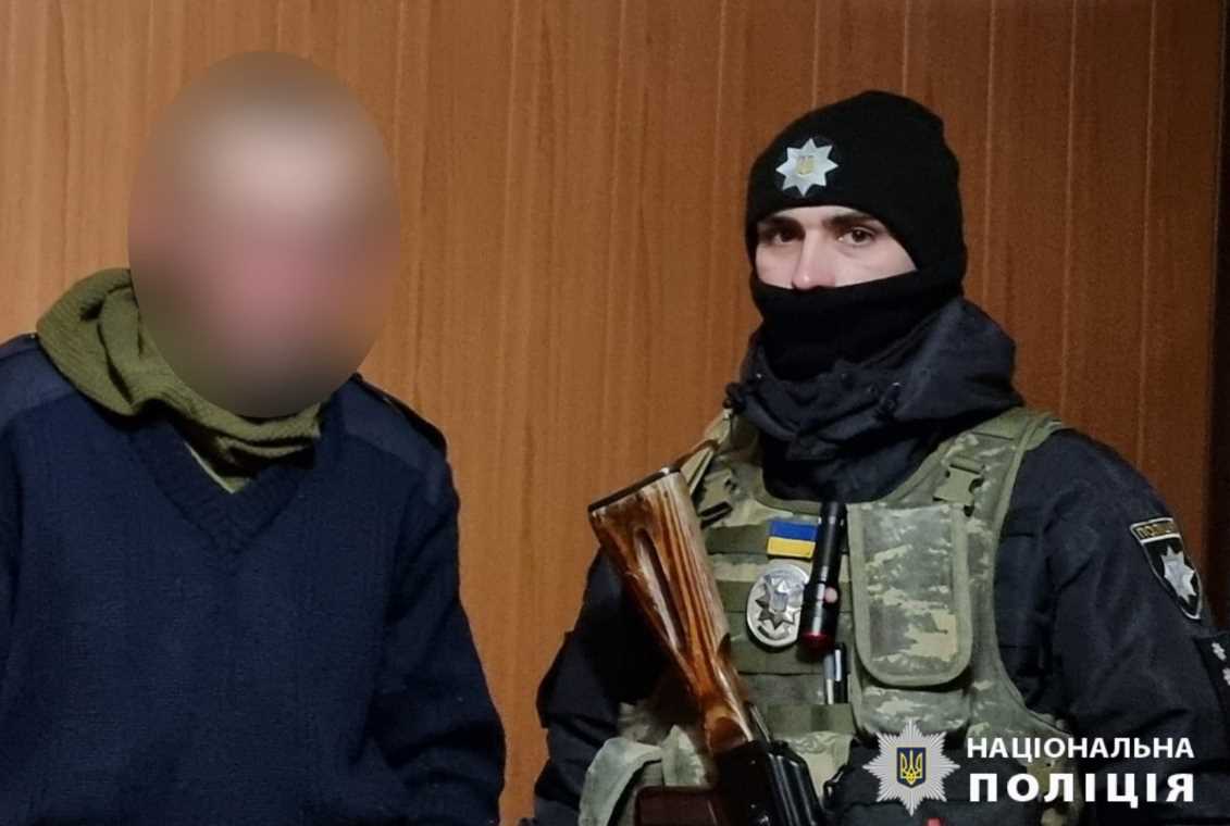 Под Харьковом грабитель с помощью балаклавы и слезоточивого газа ограбил старушку