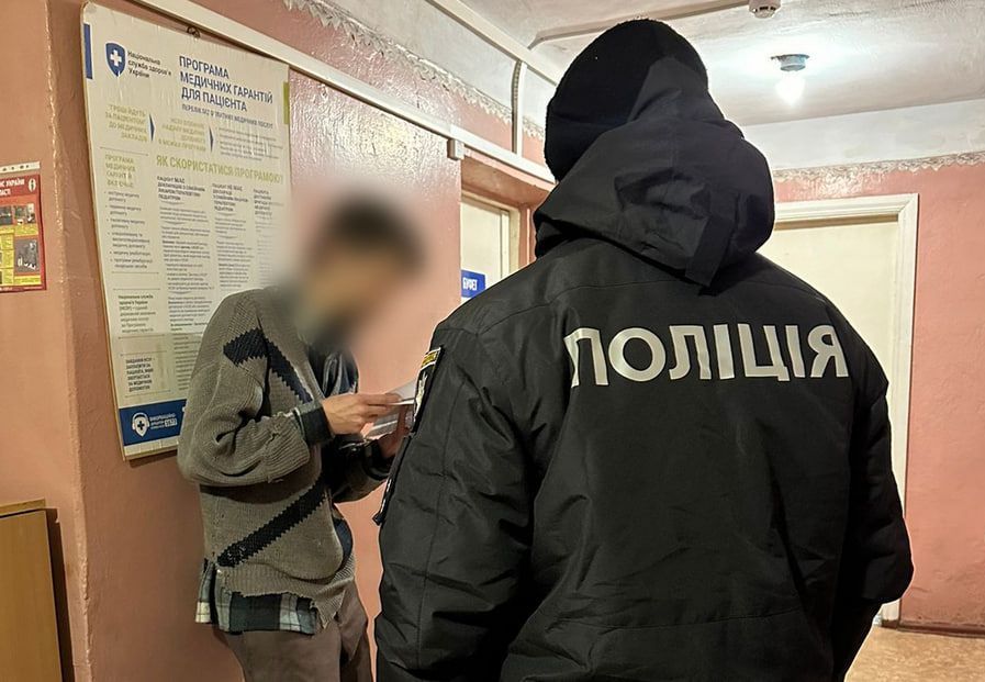 У Харкові чоловік вдарив ножом поліцейського, який перевіряв в нього документи