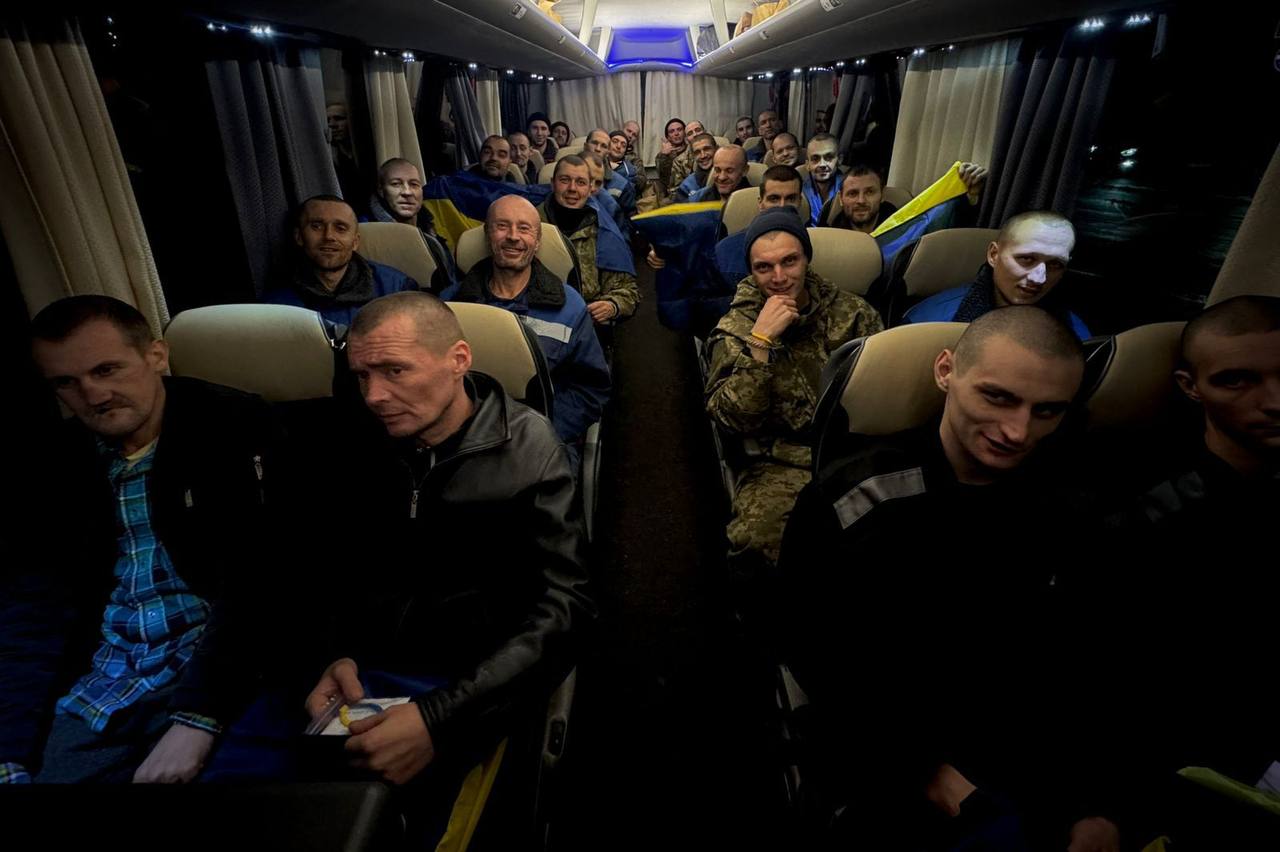 Військові, яких визволили з полону