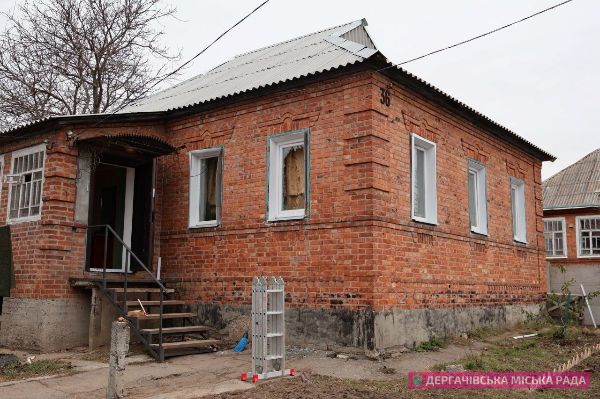 РФ вдарила «Шахедами» по передмістю Харкова: прильоти – по будинках (фото наслідків)