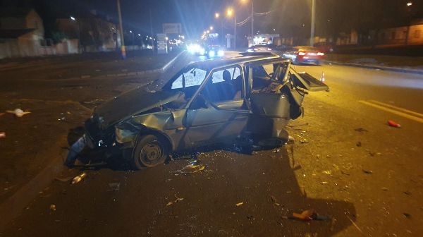 В Харькове - массовое ДТП: одна из машин разбита вдребезги (фото)