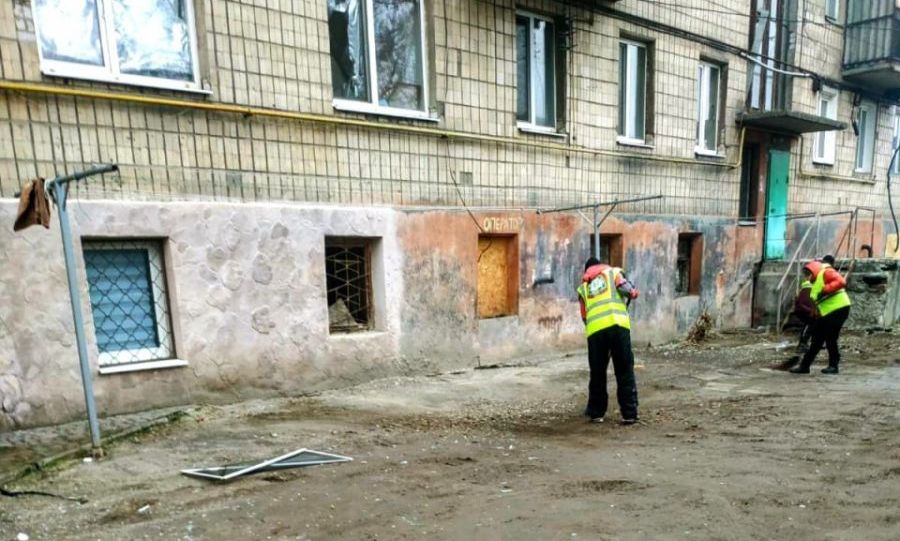 У Харкові прибирають місце прильоту «Шахеда» (фото)