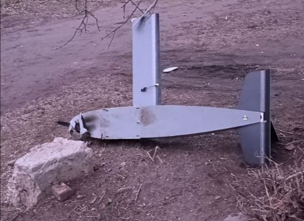 У Харківській області безпілотник упав біля житлових будинків (фото)