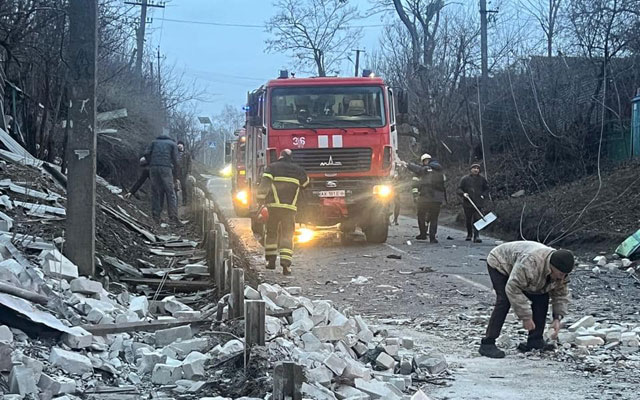 Прилет "Шахеда" в пригороде Харькова: перекрыта дорога областного значения, повреждено 15 домов (фото)