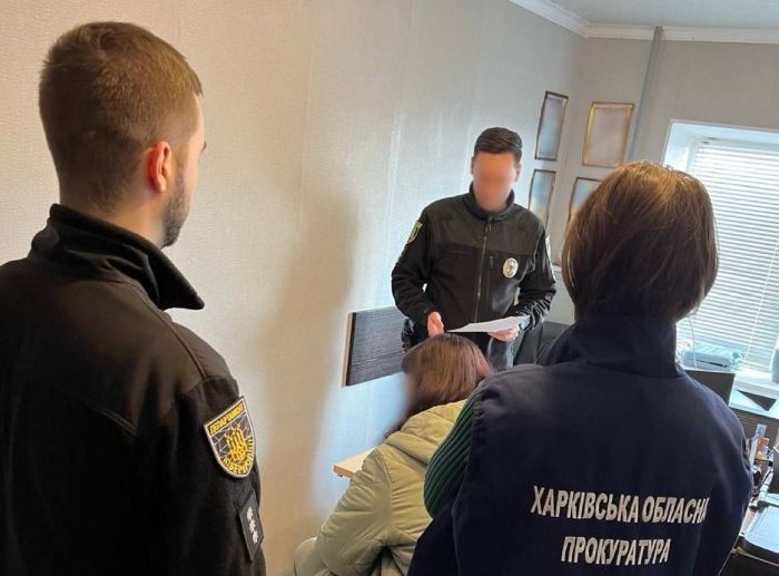 Работники прокуратуры и подозреваемая