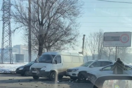 У Харкові – масова ДТП: зіткнулися 4 автівки (відео)