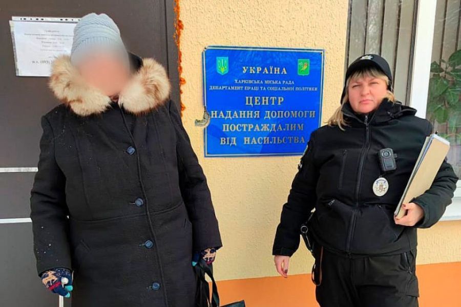 Полицейская и 85-летняя пострадавшая