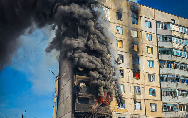 Унаслідок удару РФ по Ковшарівці горіла 9-поверхівка (фото)