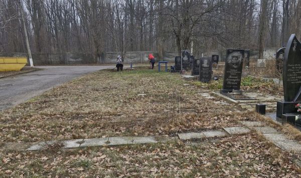 На кладбищах в пригороде Харькова нашли нарушения: предлагают пока что там не хоронить