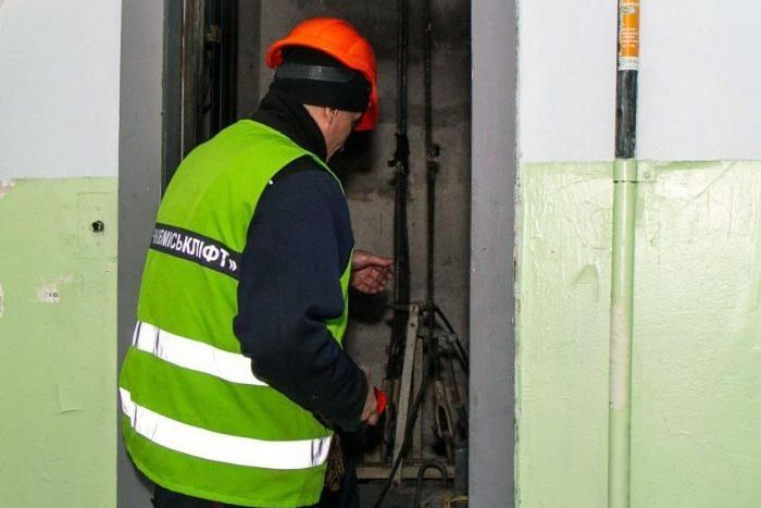 Працівник «Харківміськліфт»