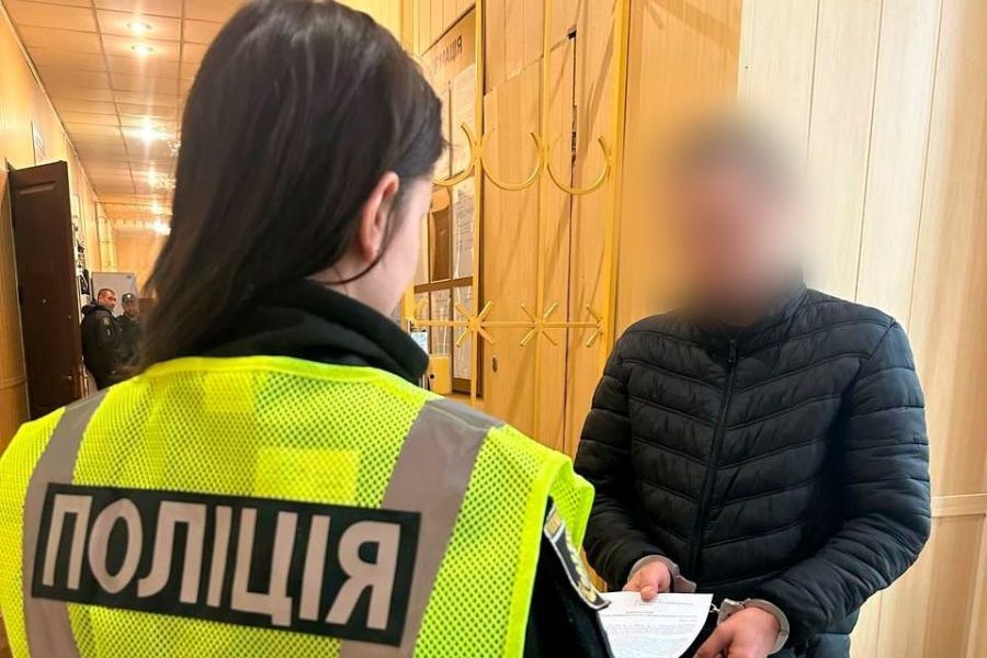 Сотрудница полиции и подозреваемый
