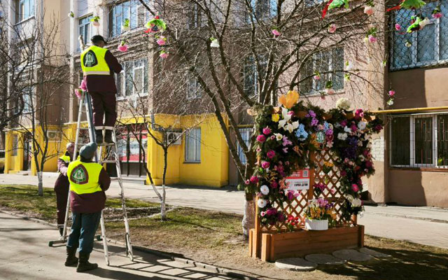На Салтовке празднично украсили дворы (фото)