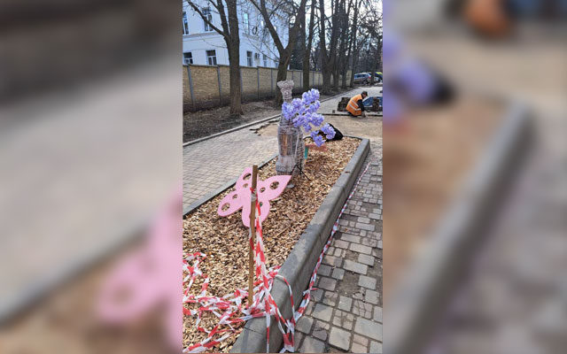 Вандали зруйнували святкові композиції в центрі Чугуєва (фото)