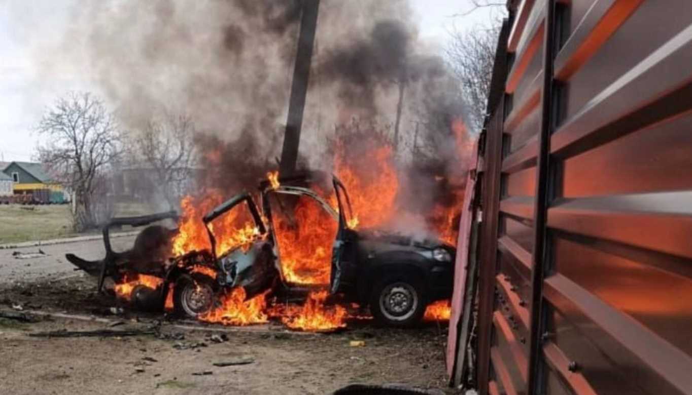 В Богодуховском районе дрон оккупантов повредил гражданский автомобиль. Есть пострадавшие