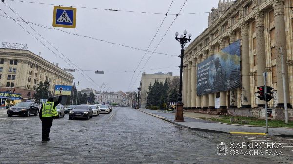 Харьков остановился, чтобы вспомнить погибших (фото)