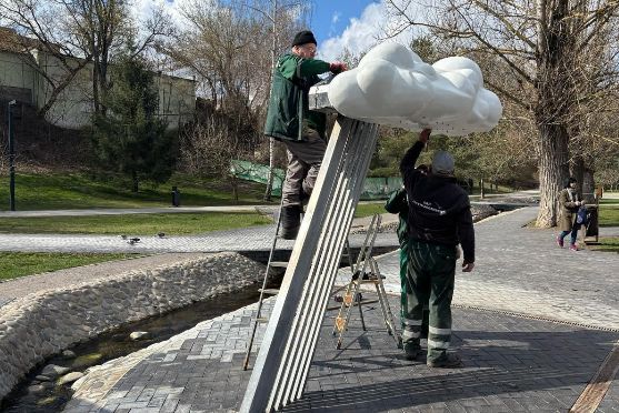 Харків готується до літа: оновлюють озеро в Центральному парку та фонтан у Саржиному яру (фото)