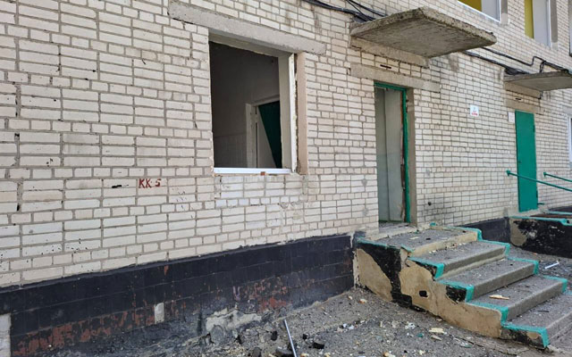 Беспилотник атаковал детский сад в Харькове