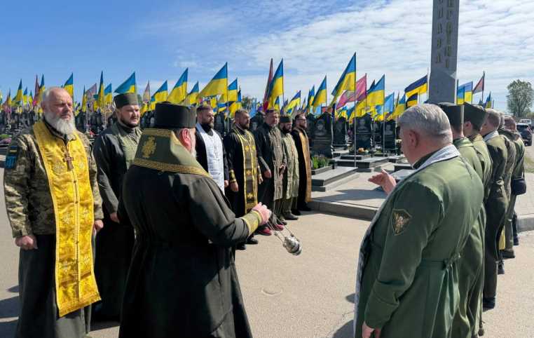 У Харкові відбулася спільна поминальна молитва за загиблими захисниками та захисницями (фото)