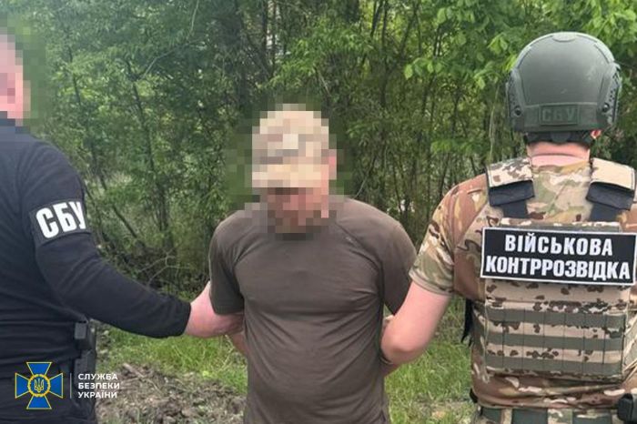 Підозрюваний та співробітники СБУ