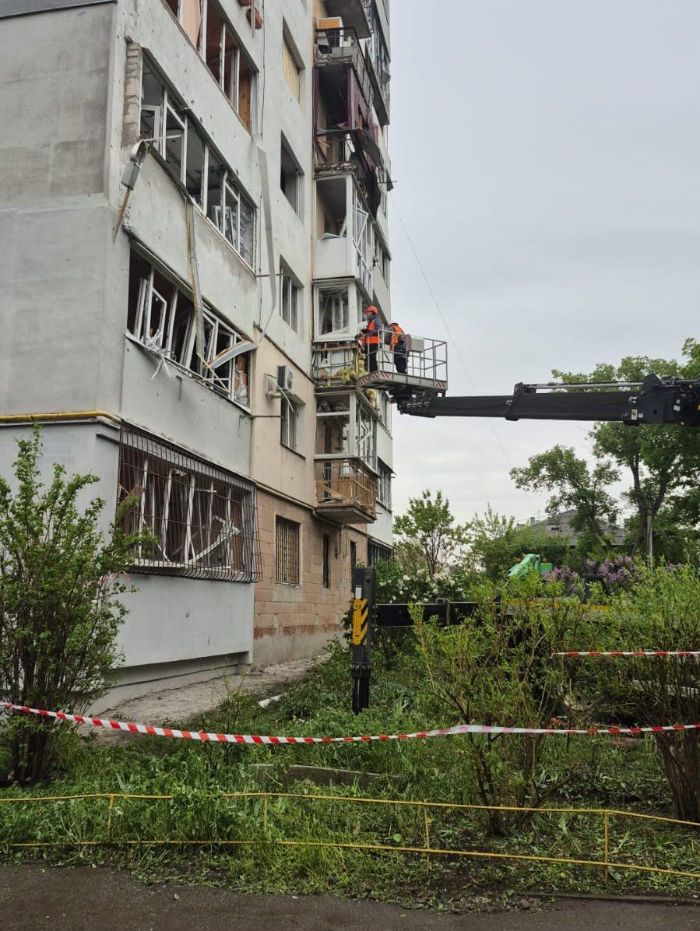В Харькове устраивают последствия атаки «Шахедами» (фото)