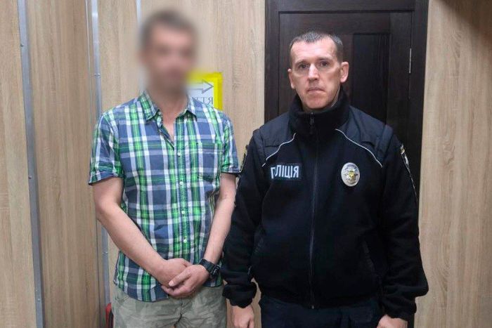 Підозрюваний та поліцейський
