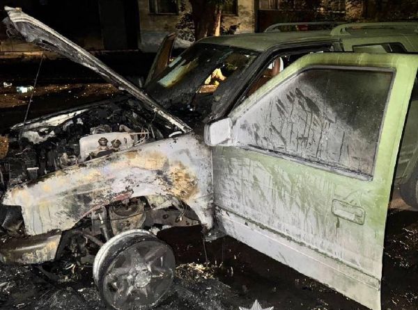 В Харькове школьница подожгла две машины ВСУ