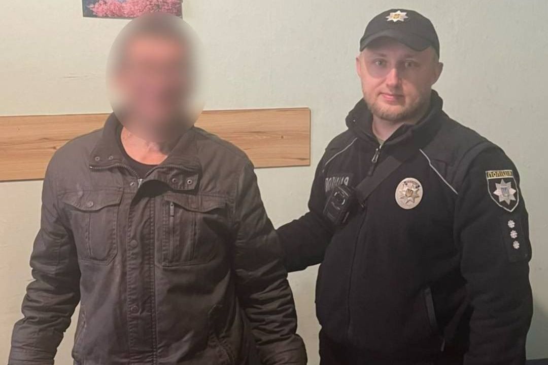 Правоохоронець та затриманий