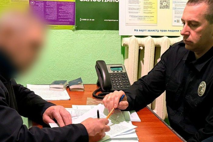 Поліцейський та підозрюваний