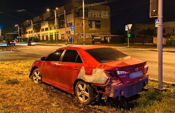 Автомеханик угнал машину клиента и пьяным попал на ней в ДТП