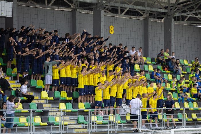 Вболівальники на стадіоні