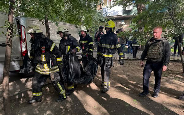 Після нічної атаки Харків усіяний уламками дронів, ракет і авіабомб (фото)
