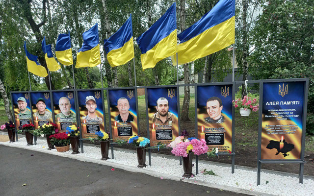 У Шарівці відкрили Алею Пам'яті з іменами 7 загиблих воїнів