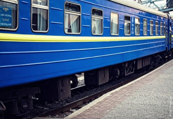 Був у навушниках: у передмісті Харкова потяг збив хлопця
