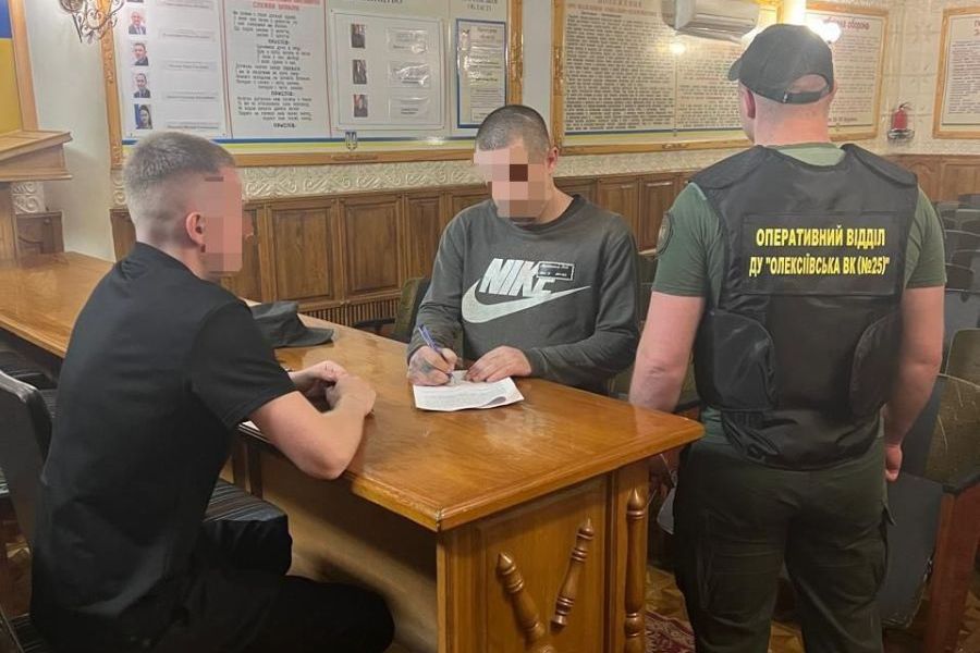 Правоохоронці і підозрюваний