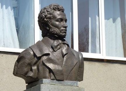 Памятник Пушкину в Берестине