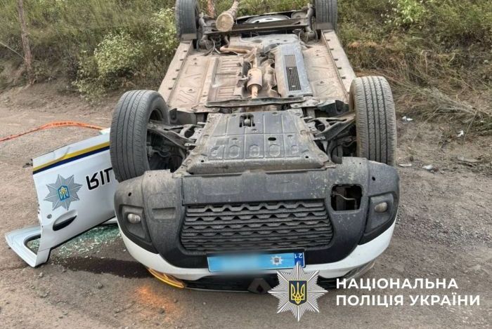 Перевернутый полицейский автомобиль