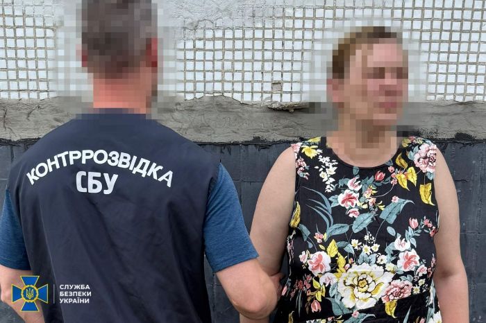 Правоохоронець та підозрювана