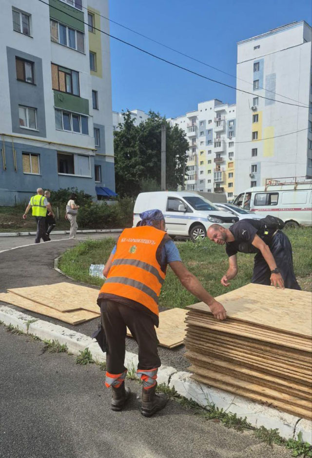 В Киевском районе закрыли 35% выбитых окон (фото)