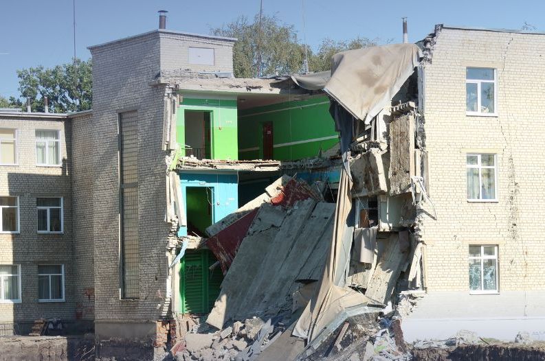 Обвалена стіна