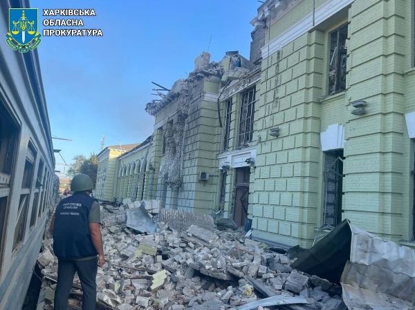 Масований удар по Лозовій: загиблих уже двоє, 80% міста без світла, вокзал не працює