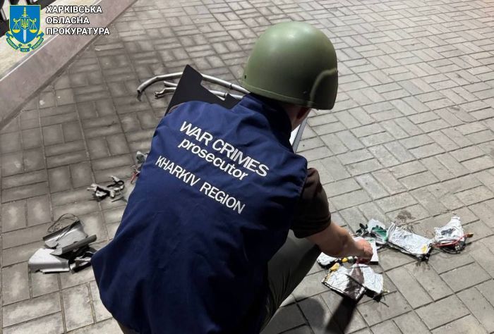 Правоохоронець та частини безпілотника