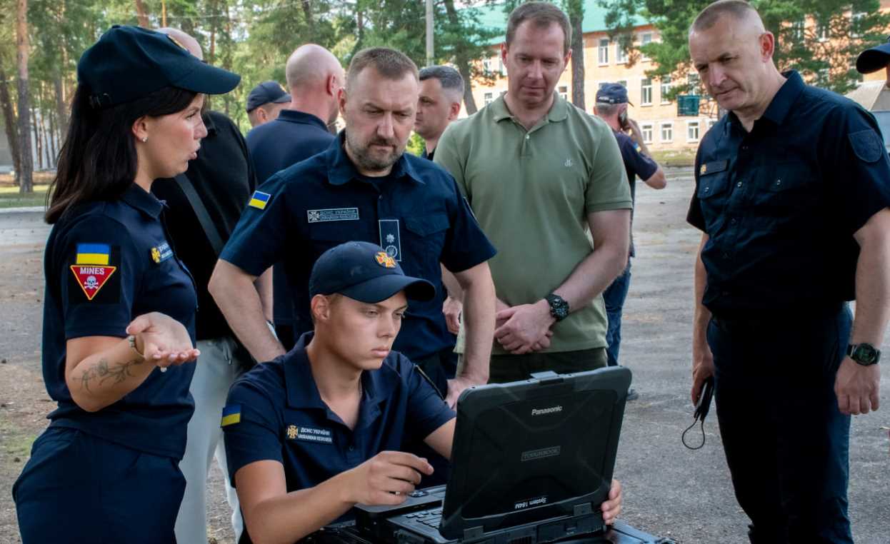 В Харькове появился монумент погибшим пиротехникам