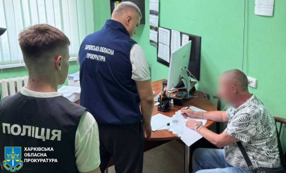 Директор і медсестра лікарні "заробили" на "мертвих душах" мільйон