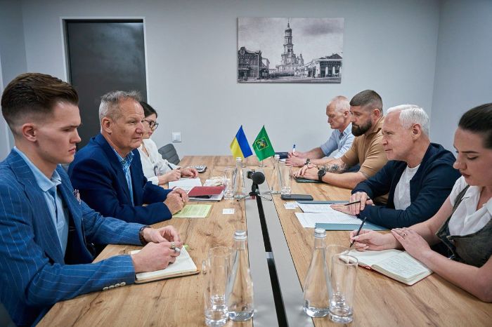 Переговори мера Харкова з представниками Червоного Хреста