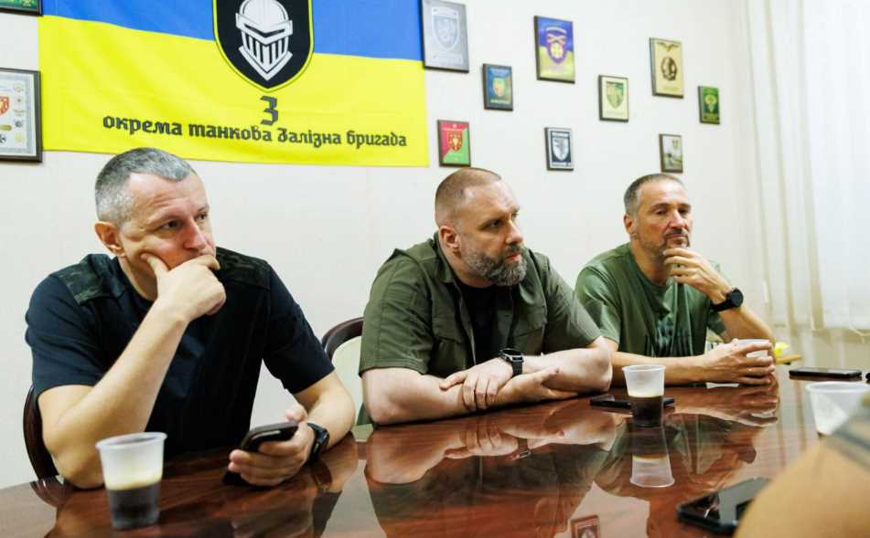 Олег Синегубов провел рабочую встречу с военными, обороняющими Харьковскую область